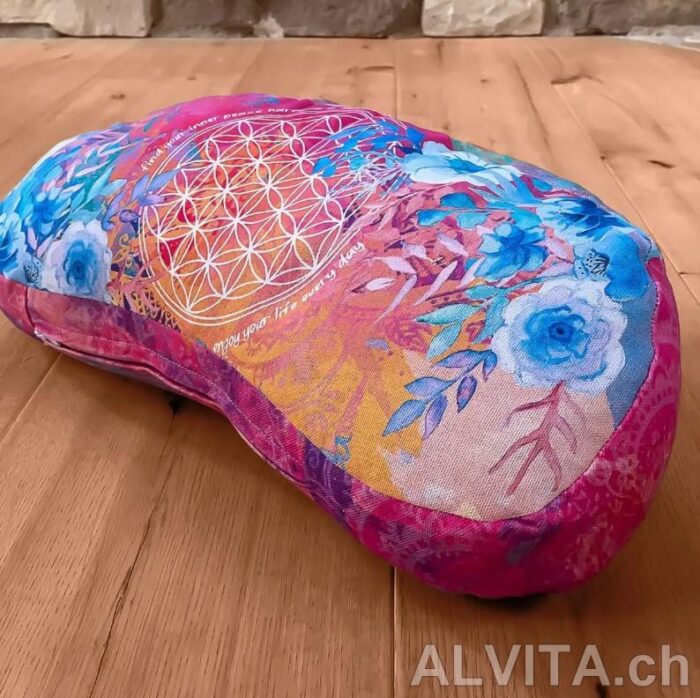 bunter halbmond meditation Meditationskissen Halbmond in pink-bunt 40 x10 cm von The Spirit of OM – Bild 1