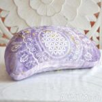 Meditationskissen Halbmond in flieder 40 x10 cm von The Spirit of OM