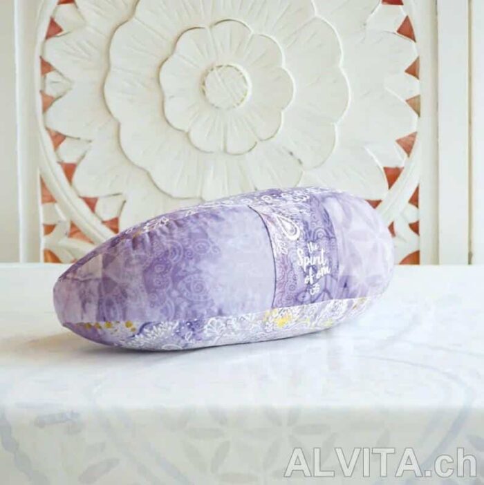 Meditationskissen Halbmond in flieder 40 x10 cm von The Spirit of OM – Bild 3